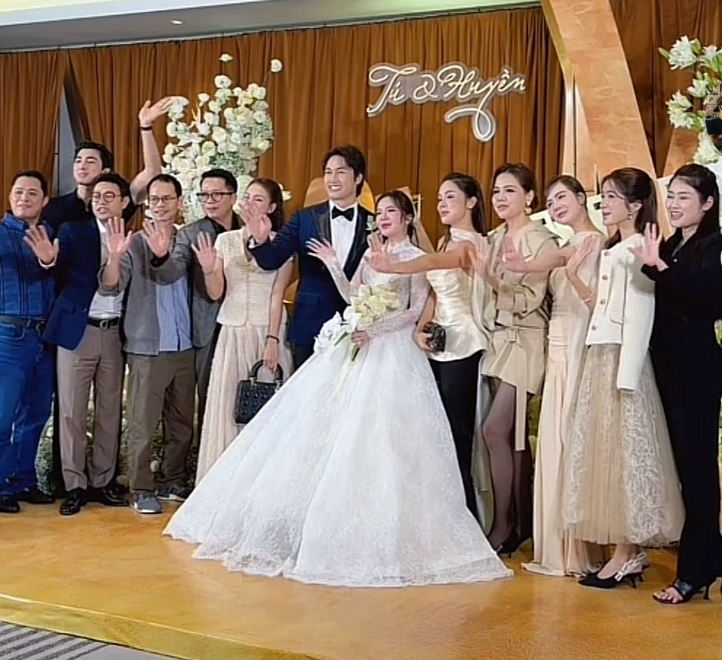 Ngọc Huyền liên tục khóc trong đám cưới với Đình Tú - Ảnh 3.