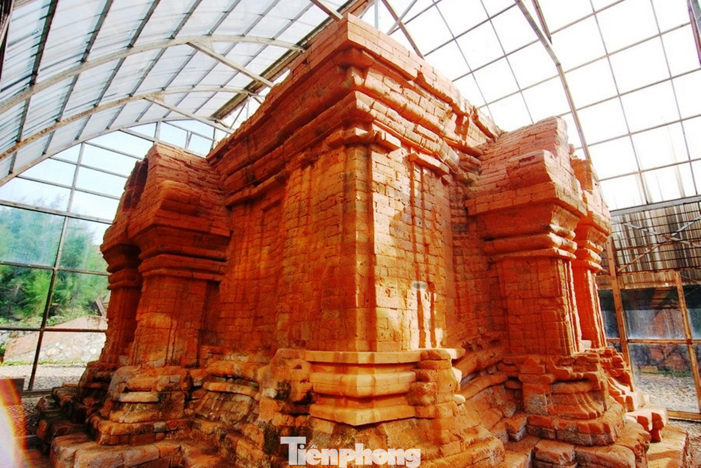 Xót xa tháp Chăm nghìn năm tuổi tại Huế bị ngâm nhiều ngày giữa nước lớn, dân lo sập đổ - Ảnh 7.