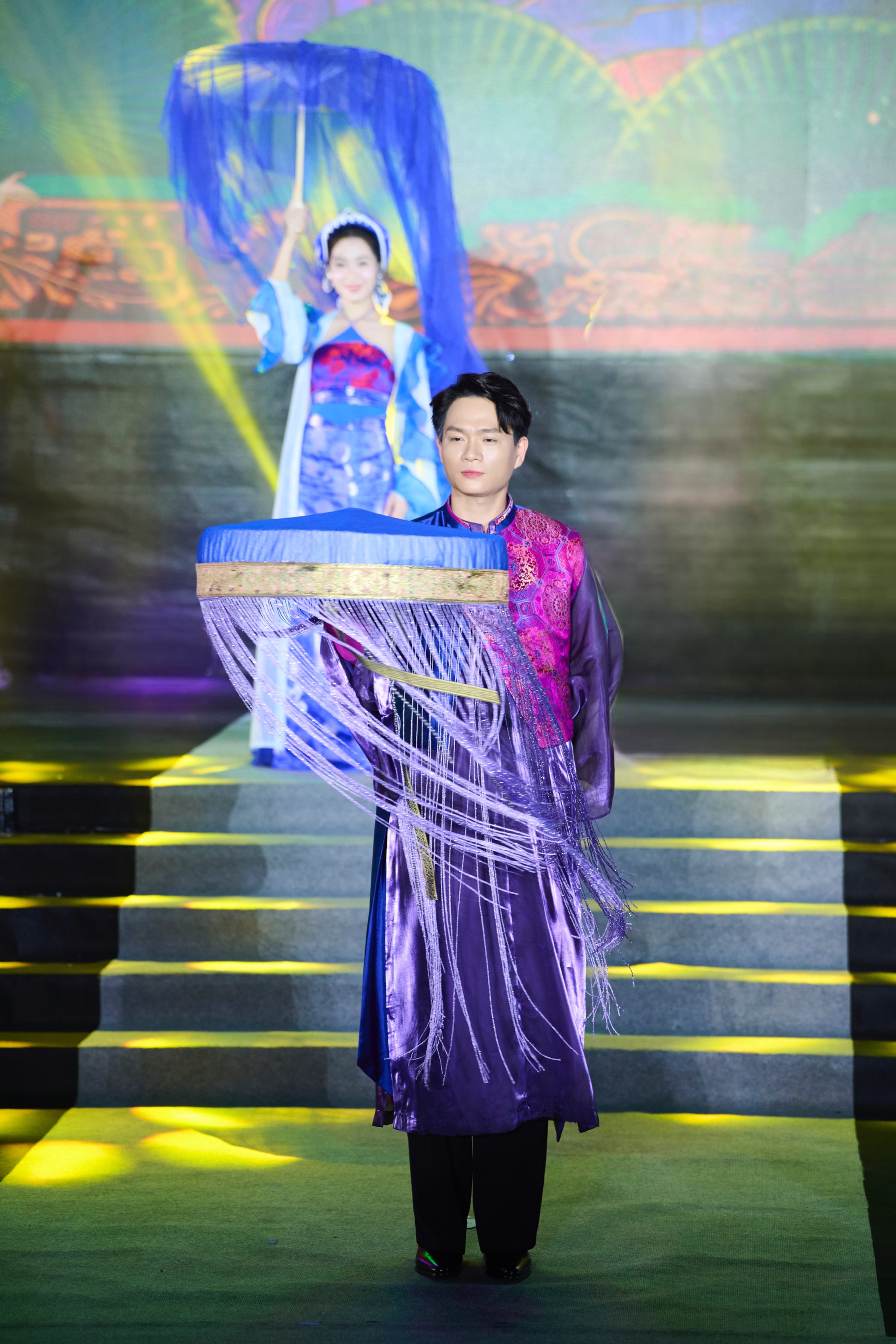 Tuấn Cry thử sức với vai trò mới, run như lần đầu đứng trên sân khấu - Ảnh 1. Tuấn Cry thử sức với vai trò mới, run như lần đầu đứng trên sân khấu - Ảnh 1.