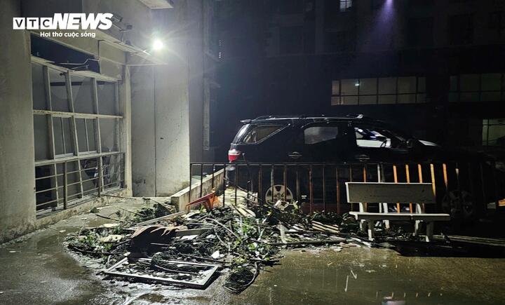 Cảnh tượng đau lòng khi bão số 13 đi qua - Ảnh 2. Cảnh tượng đau lòng khi bão số 13 đi qua - Ảnh 2.