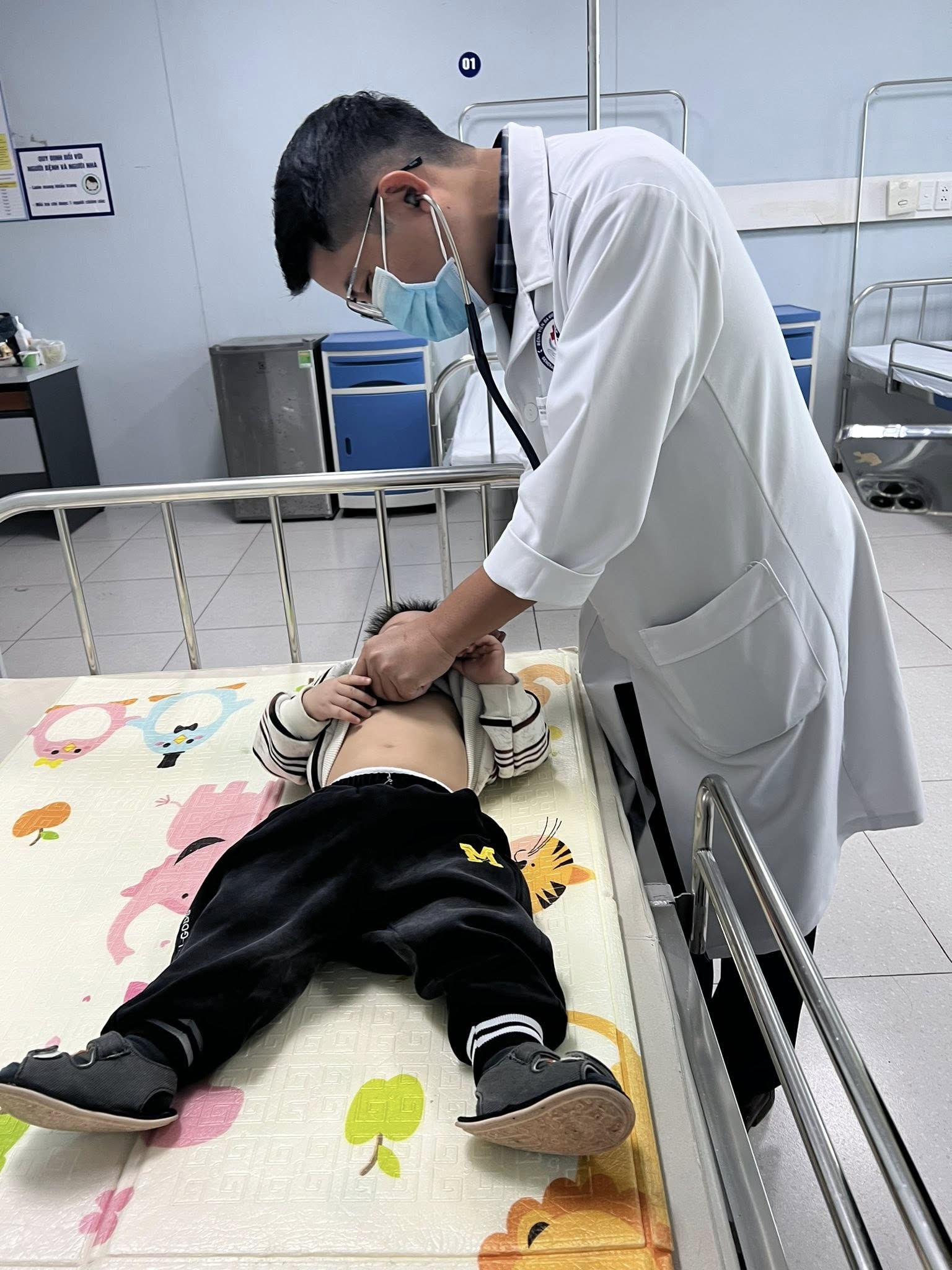 Em bé 9 tháng vật vã 9 ngày trong viện vì nhiễm RSV: Mẹ đừng chủ quan vì RSV không trừ 1 ai!- Ảnh 1.