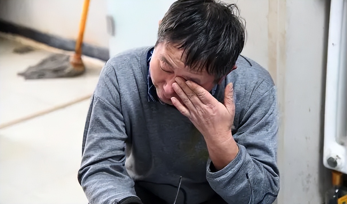 Bỏ hơn 1,5 tỷ đồng để “chạy” suất vào đại học cho con trai, sau 2 năm học, người đàn ông được giảng viên khuyên: “Hãy báo cảnh sát” - Ảnh 2. Bỏ hơn 1,5 tỷ đồng để “chạy” suất vào đại học cho con trai, sau 2 năm học, người đàn ông được giảng viên khuyên: “Hãy báo cảnh sát” - Ảnh 2.