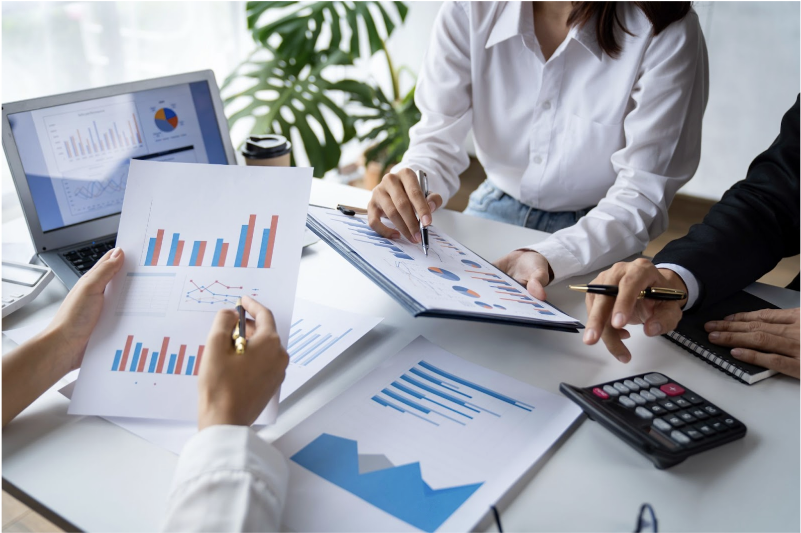 5 nghề 'ăn chắc mặc bền' cho dân khối A: Lương có thể chạm 70 triệu đồng/tháng, thị trường đang “khát” nhân lực - Ảnh 2.