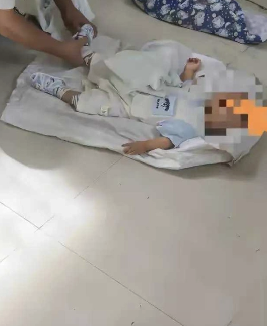 Hai bé gái ở Trung Quốc hành hung bé trai 7 tháng tuổi đến tử vong: Không thể khởi tố vì “chưa đủ 12 tuổi” - Ảnh 3.