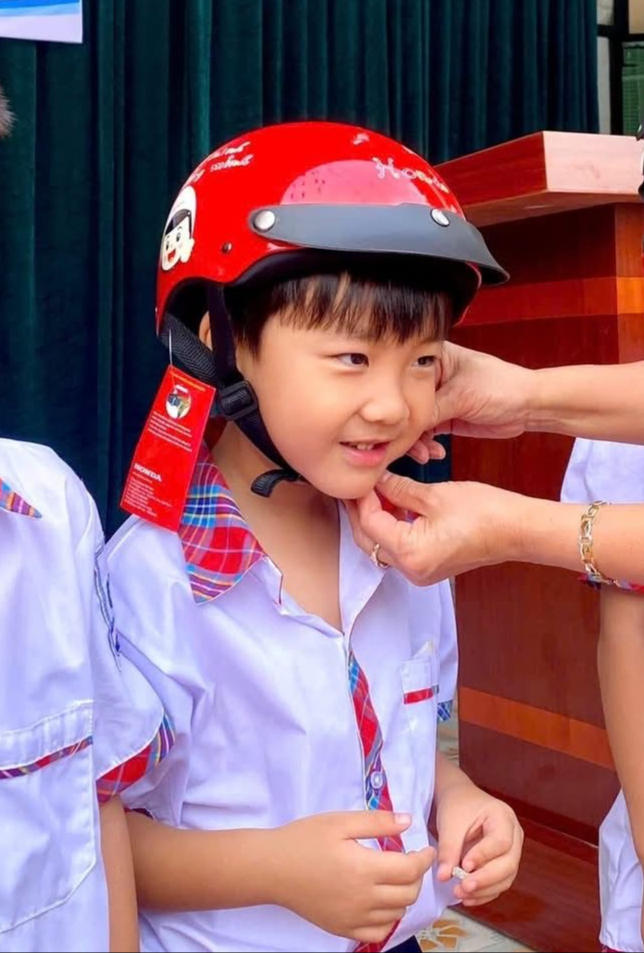 Không tin được Hoà Minzy chọn trường học này cho con: Nhìn phản ứng bé Bo đủ biết mê thế nào rồi! - Ảnh 2.