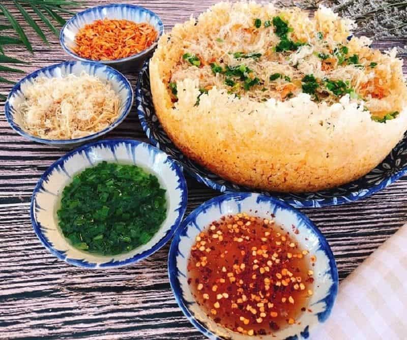 Khách Tây trầm trồ trước món đặc sản bình dân Việt Nam, nhận xét: 