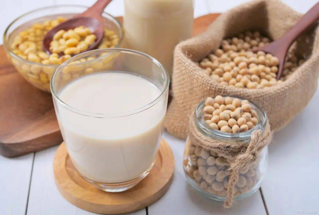 6 công thức sữa đậu nành cực tốt: Phụ nữ hãy luân phiên uống trong mùa đông để dưỡng ẩm da, bổ tỳ vị - Ảnh 1.