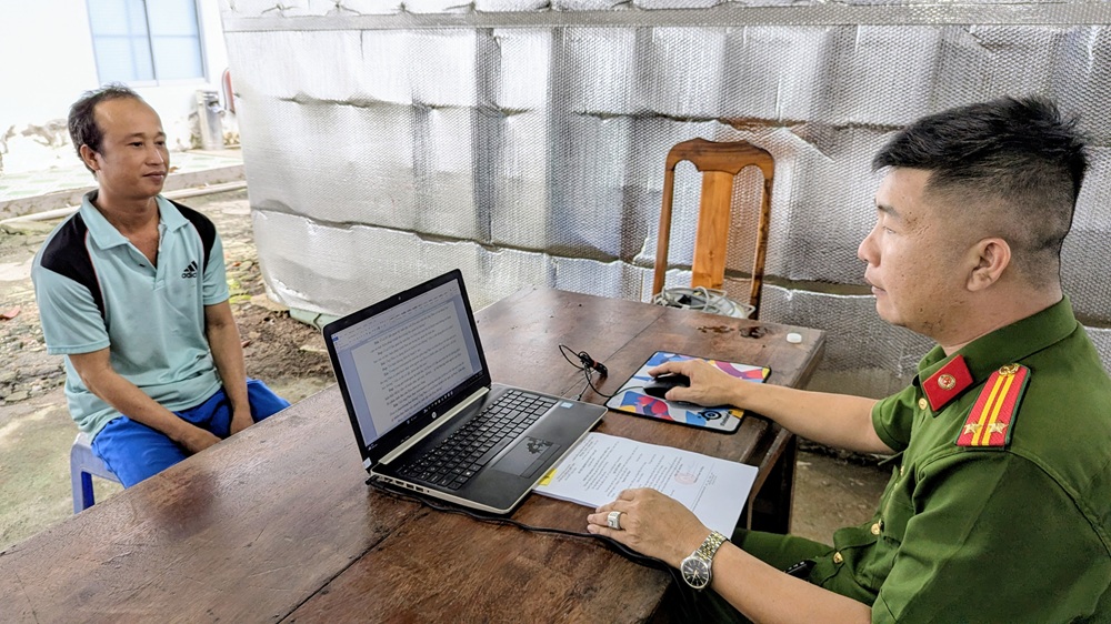 Tạm giữ Nguyễn Văn Phúc hiếp dâm 2 bé gái ở An Giang - Ảnh 2. Tạm giữ Nguyễn Văn Phúc hiếp dâm 2 bé gái ở An Giang - Ảnh 2.