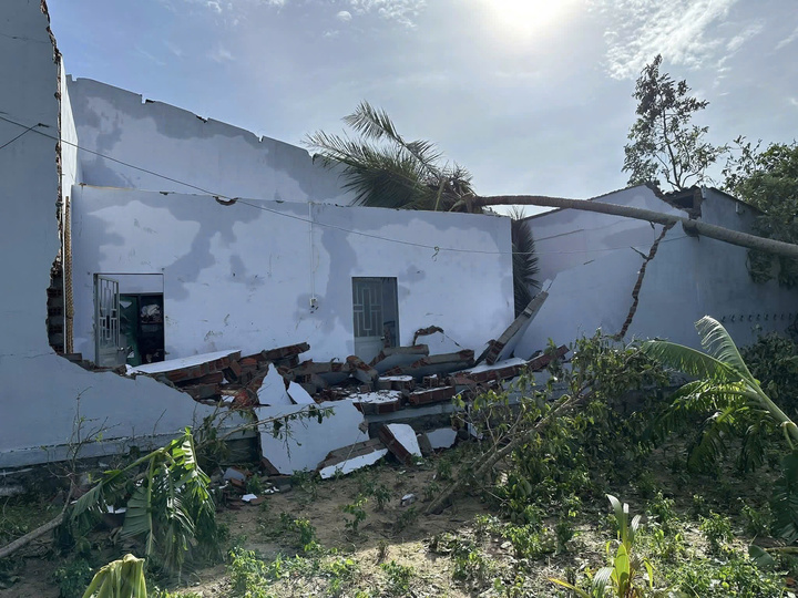 Vợ bất lực nhìn chồng bị tường đè tử vong trong cơn bão dữ - Ảnh 3.