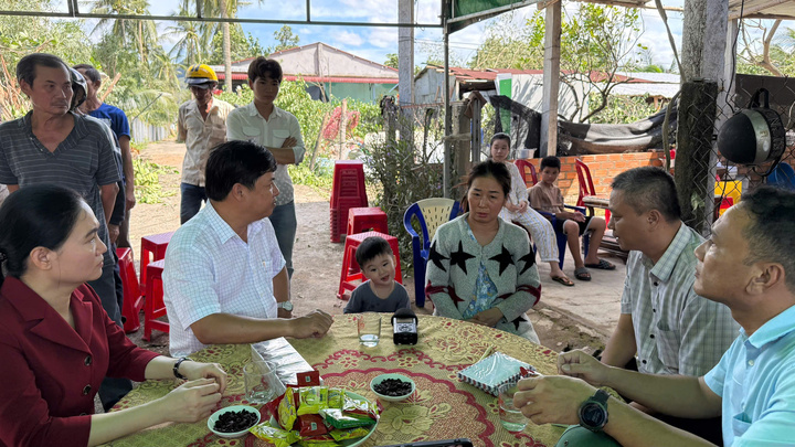 Vợ bất lực nhìn chồng bị tường đè tử vong trong cơn bão dữ - Ảnh 2.