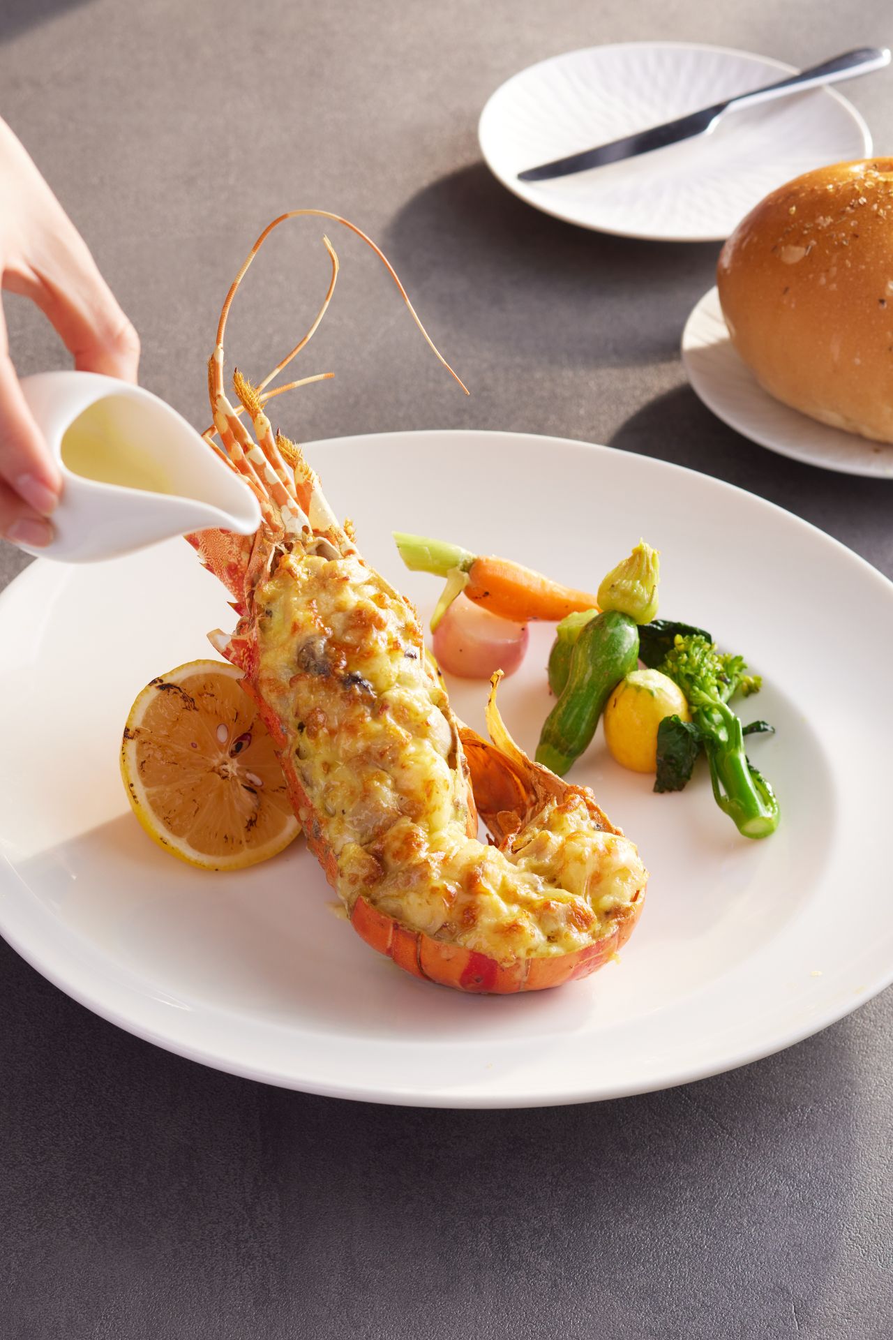 Mỹ vị bốn bán cầu hội tụ trong hành trình ẩm thực mới của Hemispheres Steak & Seafood Grill- Ảnh 2.