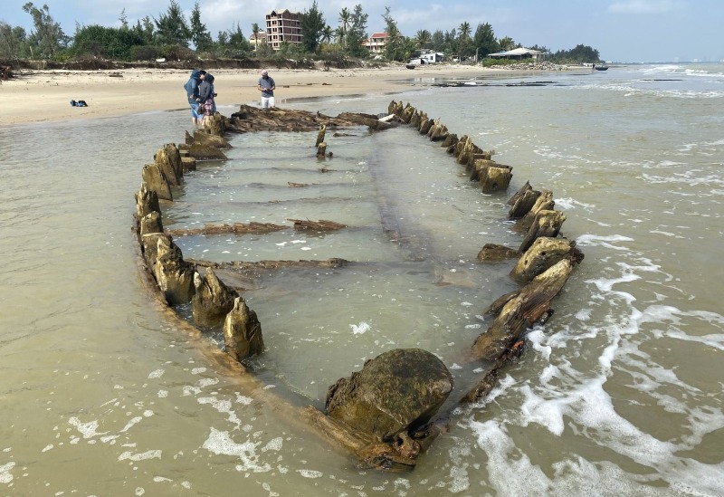 Sau bão Kalmaegi, người dân bất ngờ phát hiện vật lạ dài, báu vật từng mất dấu nay lại hiện rõ mồn một, công nghệ phân tích có gì? - Ảnh 1.