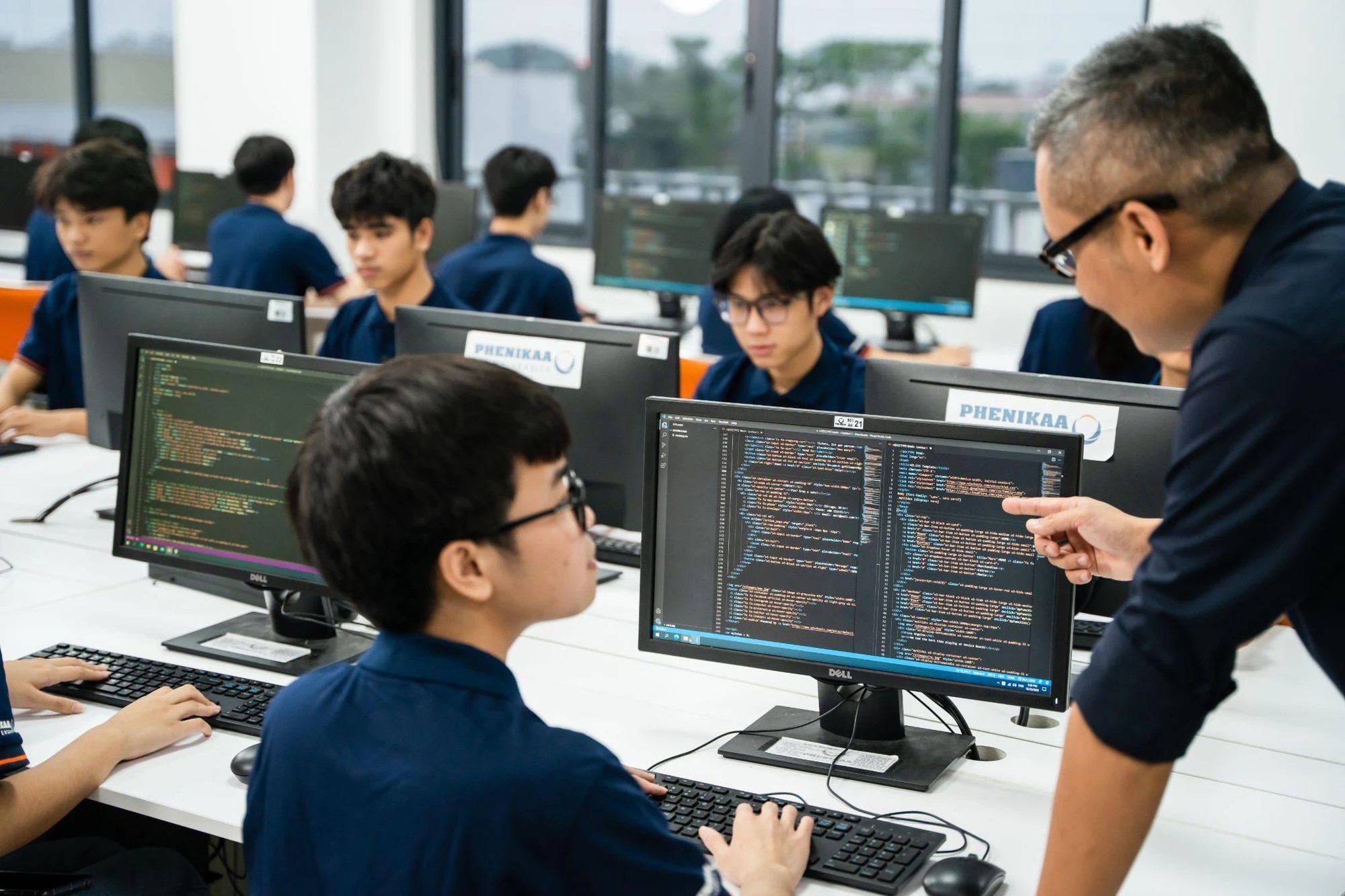 5 nghề 'ăn chắc mặc bền' cho dân khối A: Lương có thể chạm 70 triệu đồng/tháng, thị trường đang “khát” nhân lực - Ảnh 1.