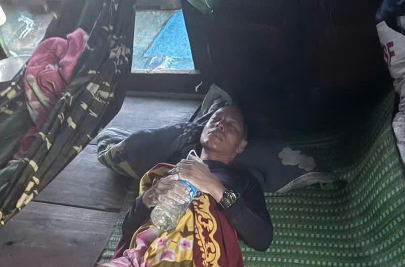 Phép màu đã xuất hiện: Cả 3 người mất tích trên biển Lý Sơn giữa bão số 13 đã được cứu sống sau 2 ngày lênh đênh giữa biển - Ảnh 1. Phép màu đã xuất hiện: Cả 3 người mất tích trên biển Lý Sơn giữa bão số 13 đã được cứu sống sau 2 ngày lênh đênh giữa biển - Ảnh 1.