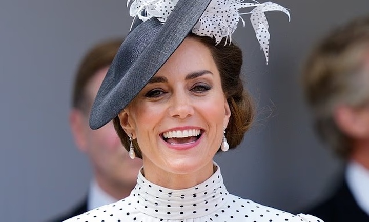 'Nữ hoàng nghi thức' mách 39 quy tắc để trở thành quý cô thanh lịch - Ảnh 1.