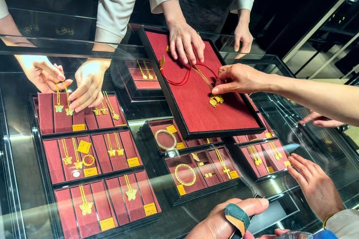 Công ty công nghệ chơi lớn, tặng nhân viên nút bàn phím bằng vàng ròng - Ảnh 2.