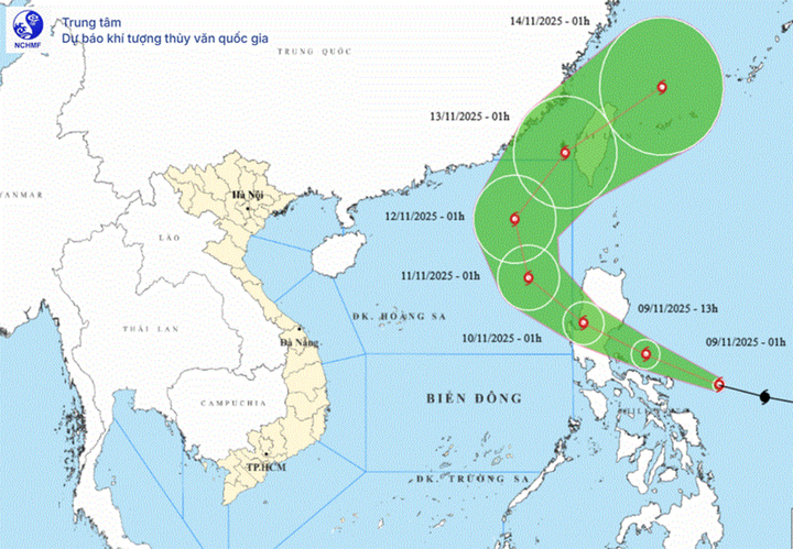 Bão Fung-Wong tiệm cận cấp siêu bão, di chuyển nhanh, sáng mai vào Biển Đông - Ảnh 1.