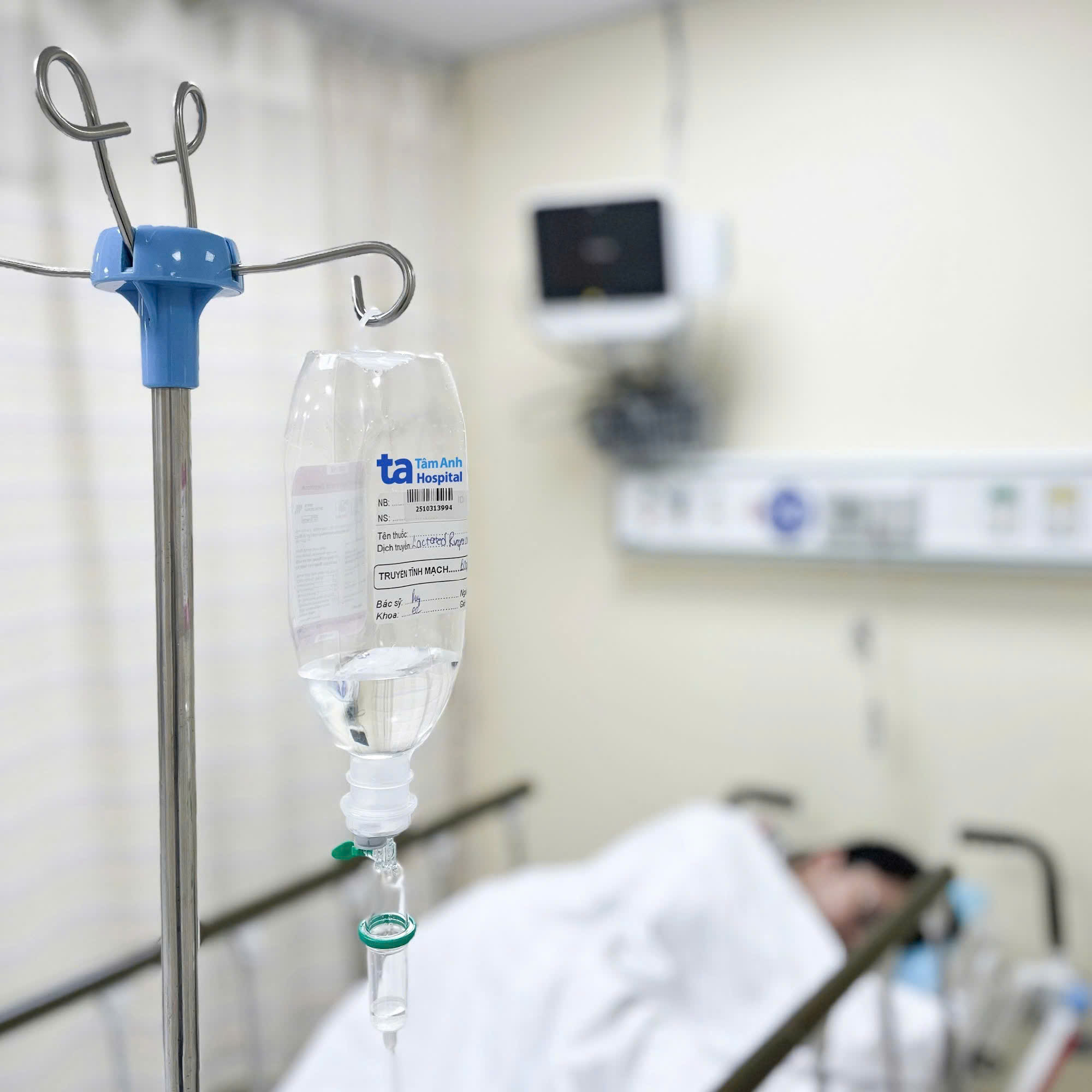 Quán bánh mì cóc Cô Bích đã làm việc với công an - Ảnh 1.