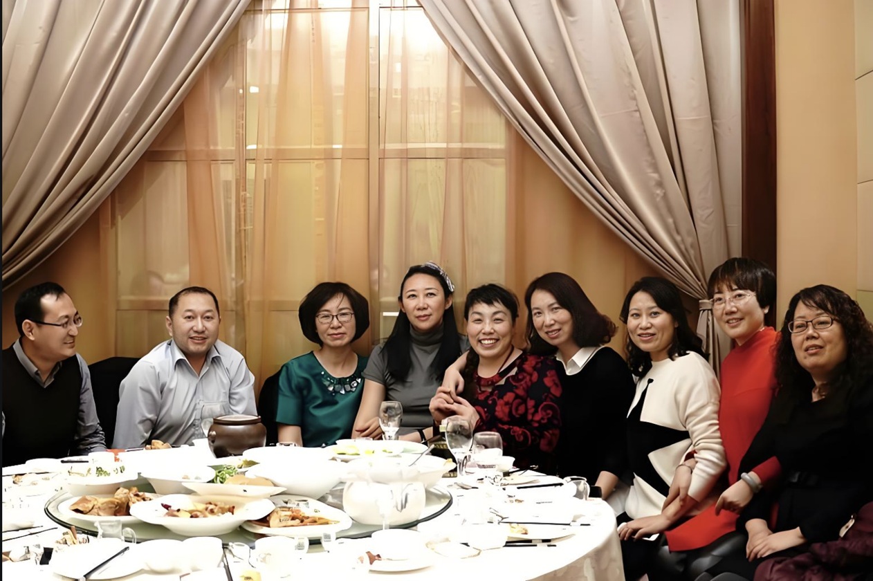 Đi họp lớp, người bạn vừa phá sản ngỏ ý mượn mỗi người 10 triệu đồng: Chỉ một bạn đồng ý còn lại từ chối, nửa năm sau ai cũng tiếc nuối - Ảnh 1. Đi họp lớp, người bạn vừa phá sản ngỏ ý mượn mỗi người 10 triệu đồng: Chỉ một bạn đồng ý còn lại từ chối, nửa năm sau ai cũng tiếc nuối - Ảnh 1.