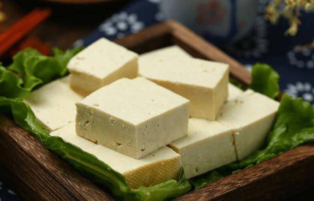 Người trên 65 tuổi có được ăn đậu phụ nhiều không? Bác sĩ: Hãy biết 3 điều này ngay từ đầu, đừng đợi đến khi nhập viện mới hoảng sợ! - Ảnh 1.