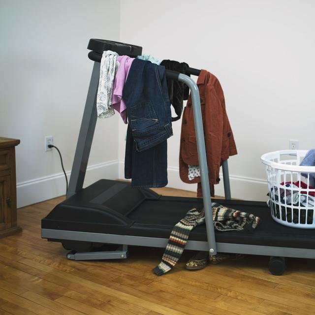 Ở tuổi 40+, tôi phát hiện ra 6 khoản chi tiêu cực vô nghĩa - cắt ngay cuộc sống nhẹ hẳn - Ảnh 2.