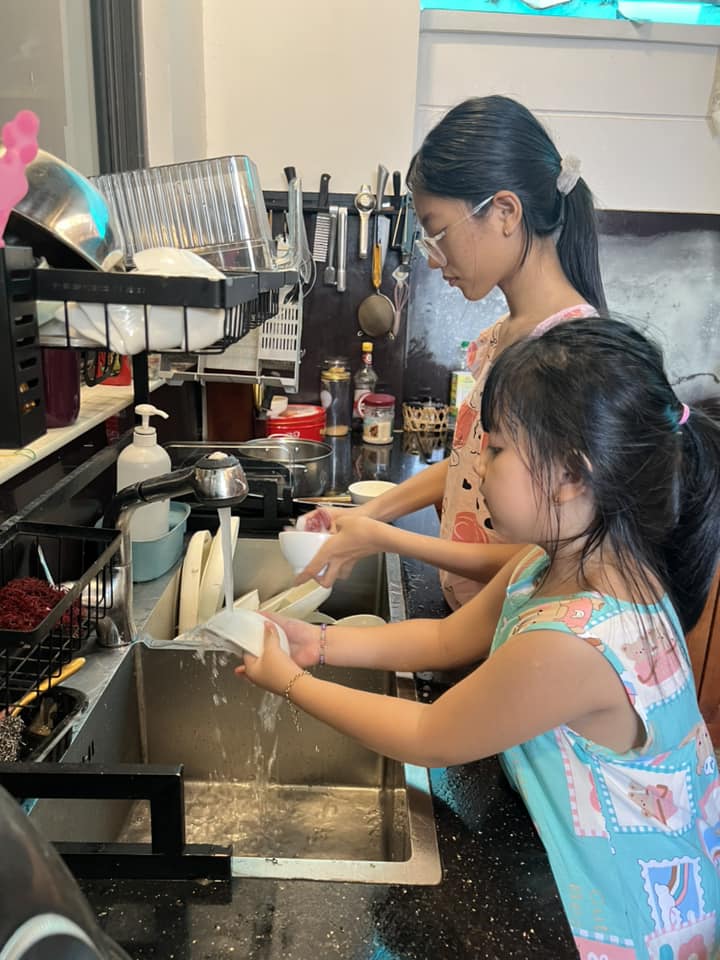 Con gái lớn của hotmom Helen Nguyễn 12 tuổi cao 1m65: Kết quả của hành trình mẹ giảm cân - con cao lớn - Ảnh 15. Con gái lớn của hotmom Helen Nguyễn 12 tuổi cao 1m65: Kết quả của hành trình mẹ giảm cân - con cao lớn - Ảnh 15.