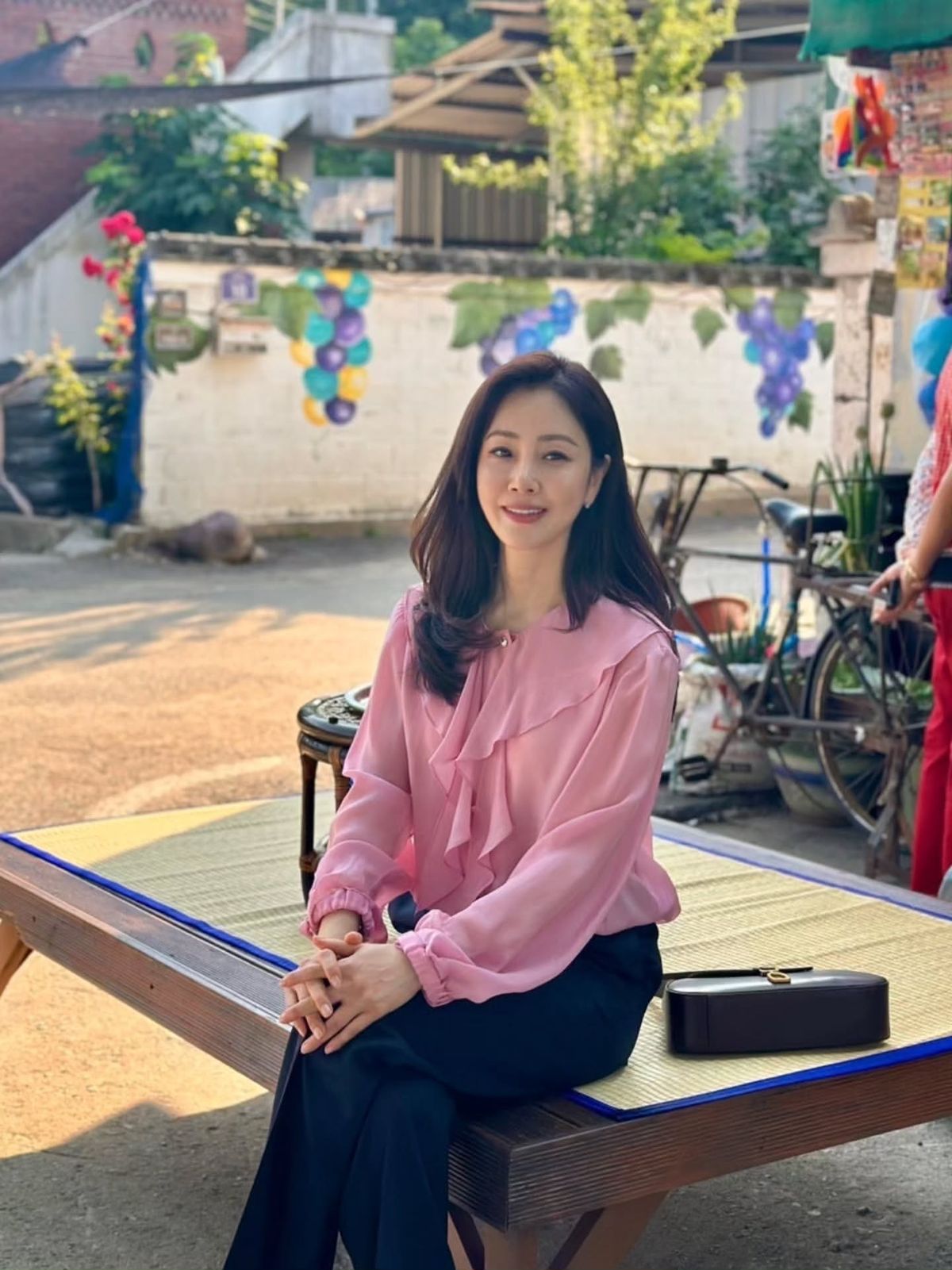 Đến tuổi trung niên, tôi nhận ra kẻ khiến mình nghèo đi không phải mức lương - mà là những khoản chi vô nghĩa bào mòn từng ngày - Ảnh 1.