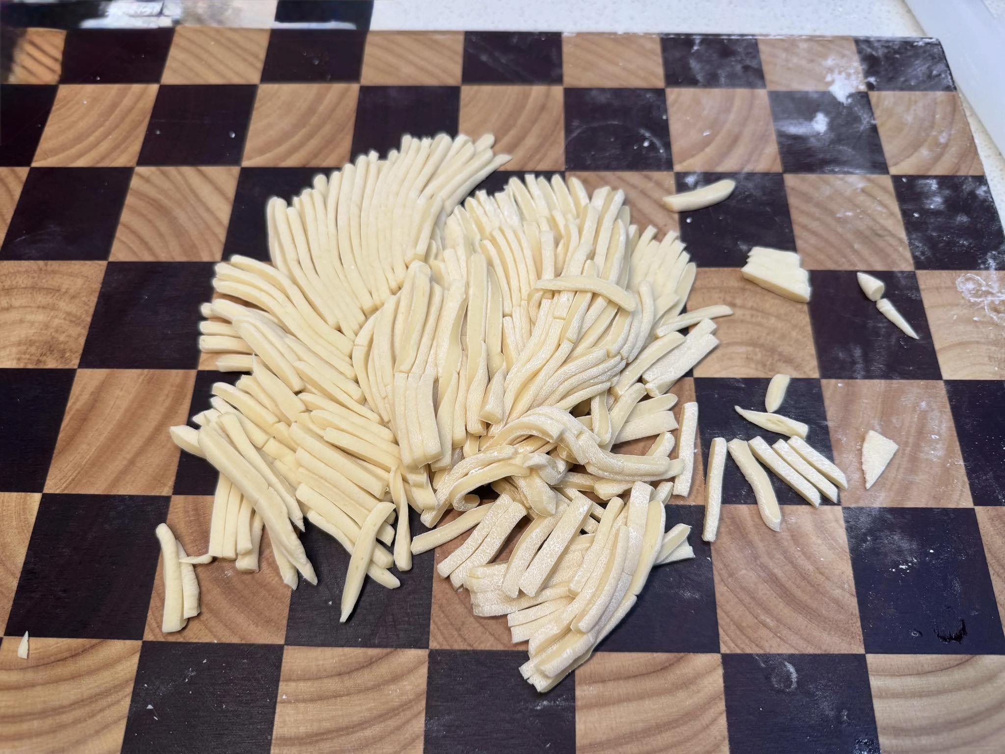 2 quả trứng gà và 1 bát bột mì làm thành món bánh nhâm nhi ngày đông cực ngon được cả nhà yêu thích - Ảnh 2.