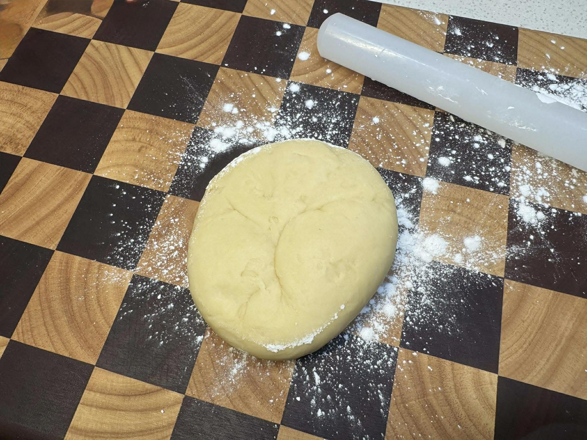 2 quả trứng gà và 1 bát bột mì làm thành món bánh nhâm nhi ngày đông cực ngon được cả nhà yêu thích - Ảnh 1.