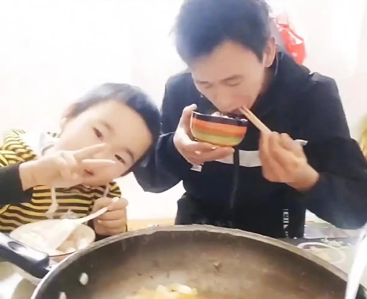 Lương tháng 14 triệu, nuôi cả gia đình 3 người vẫn tiết kiệm hơn 100 triệu/năm: Bí quyết gây tranh cãi- Ảnh 1.