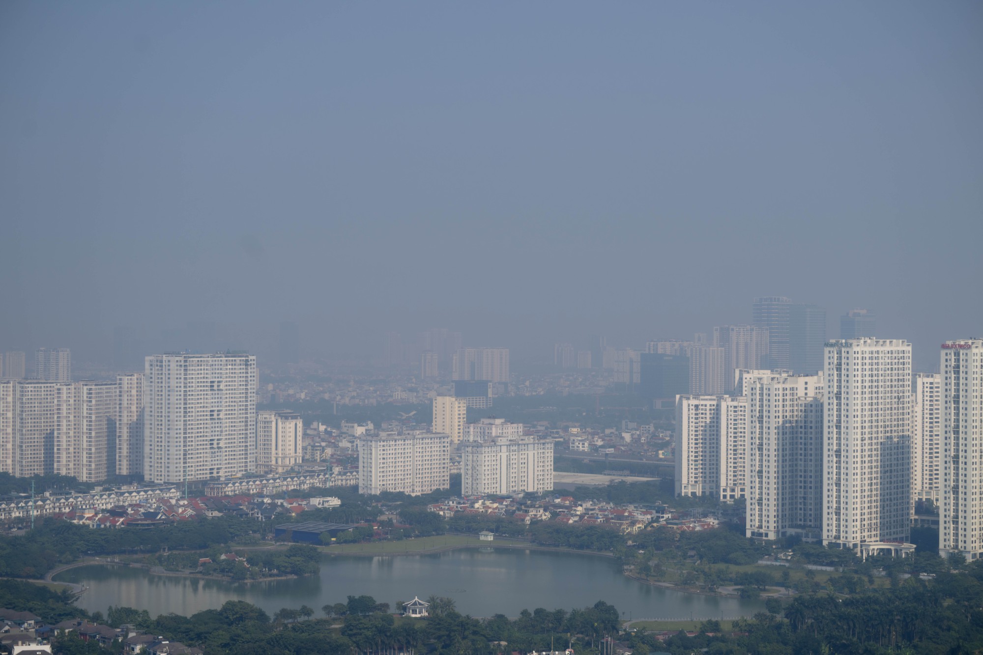 Hà Nội ô nhiễm bụi mịn nghiêm trọng ảnh hưởng sức khỏe người dân - Ảnh 7. Hà Nội ô nhiễm bụi mịn nghiêm trọng ảnh hưởng sức khỏe người dân - Ảnh 7.