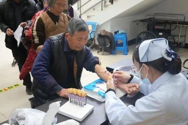 Các bác sĩ đã phát hiện ra rằng những người uống nhiều nước sau khi thức dậy có thể trải qua 6 thay đổi này trong cơ thể chỉ trong vòng 3 tháng! - Ảnh 4.