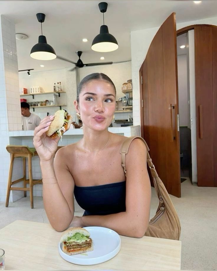 Ăn ít mà da vẫn căng, đây chính là bí quyết của những cô nàng mãi không già- Ảnh 1.