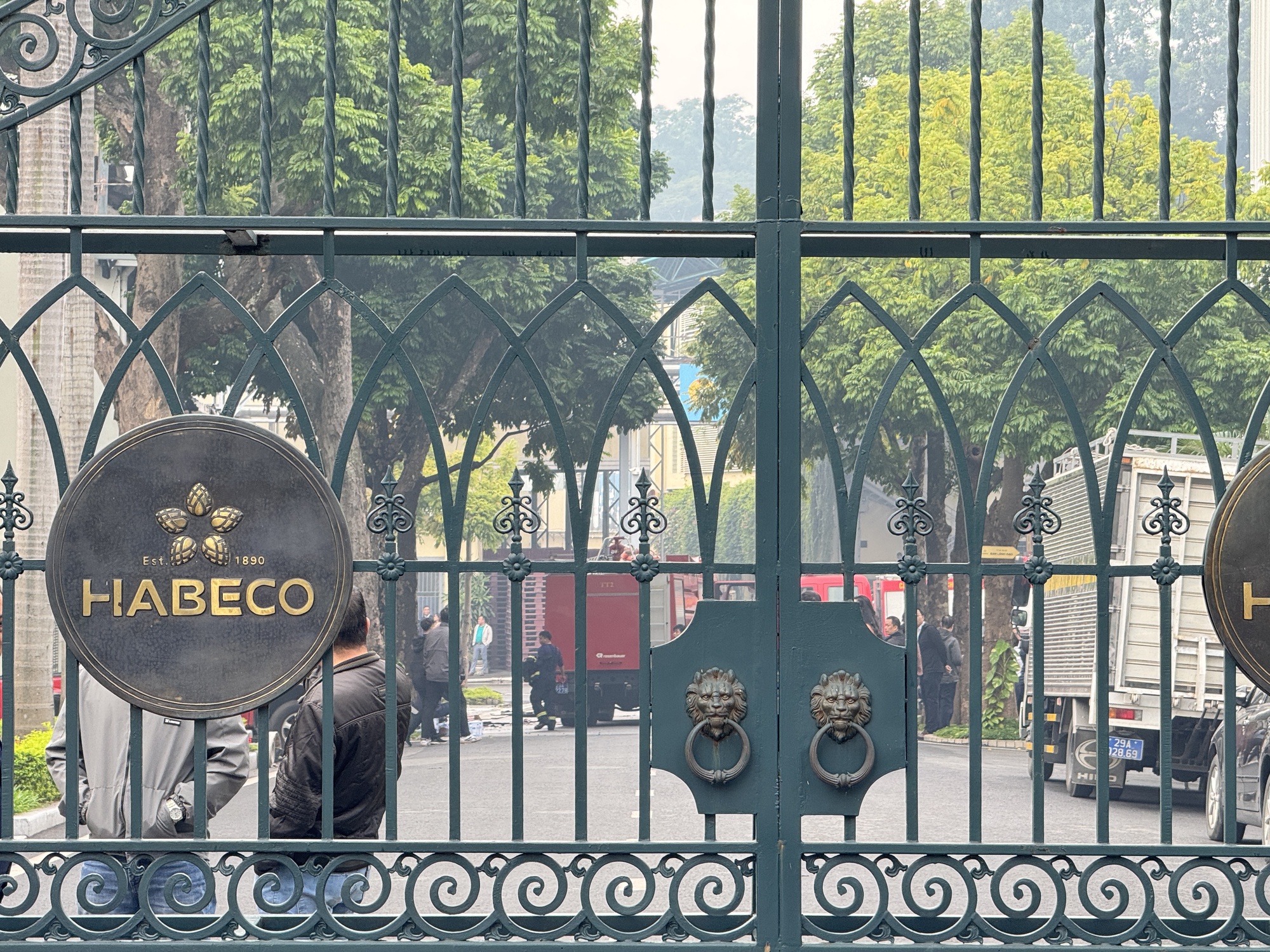 Hiện trường vụ cháy Nhà máy Bia Hà Nội Habeco- Ảnh 2.