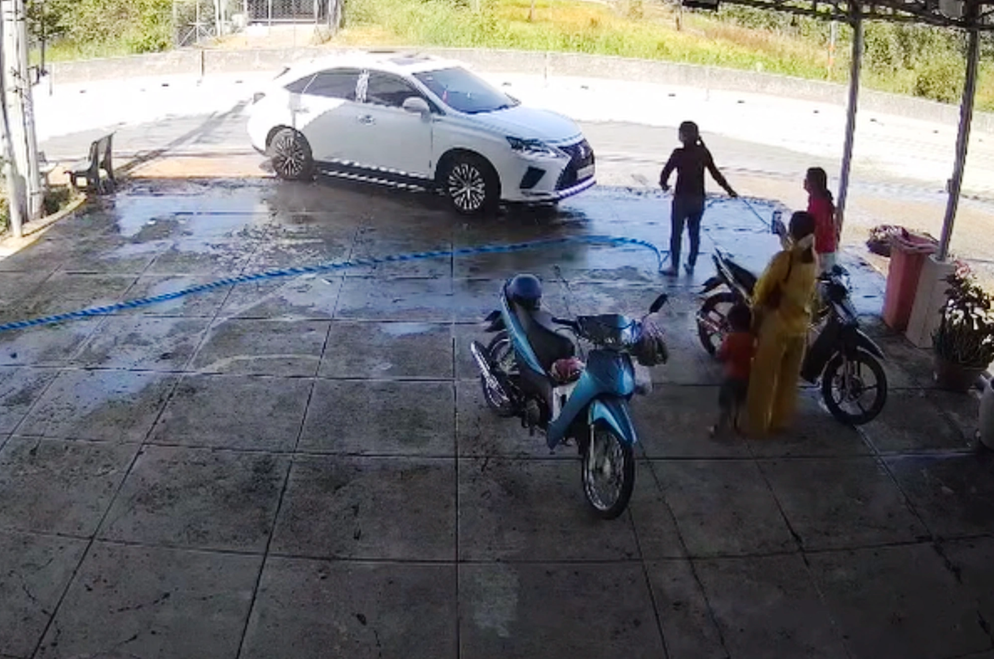 Tài xế lái xe tông chết em gái ở Tây Ninh liên quan đến mâu thuẫn đất cát - Ảnh 1.