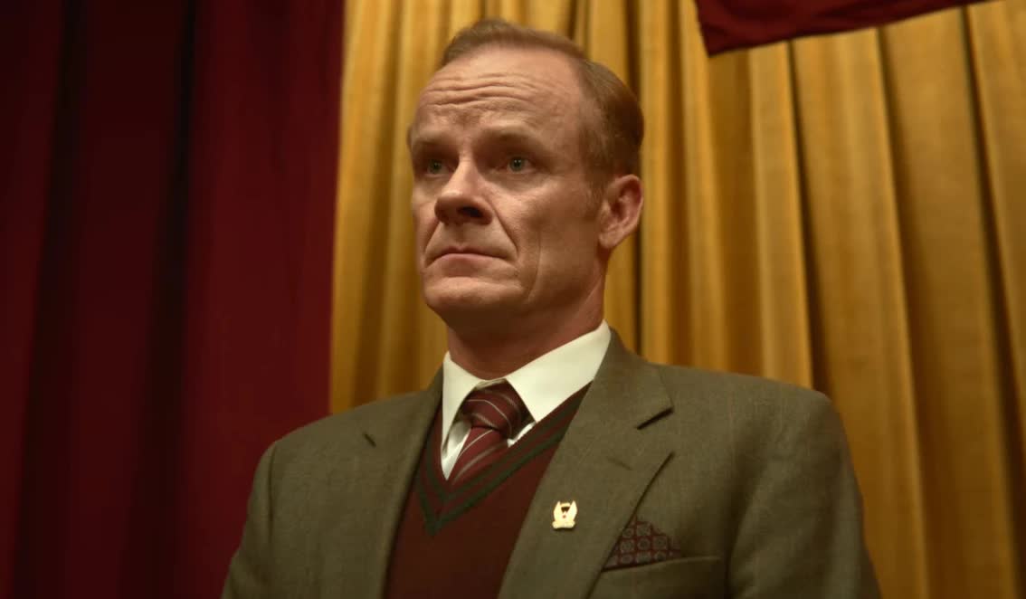 Xem phim Sex Education, ông bố cộc cằn như tôi không cầm được nước mắt: Một câu thoại đã cứu cả gia đình tôi!- Ảnh 1.