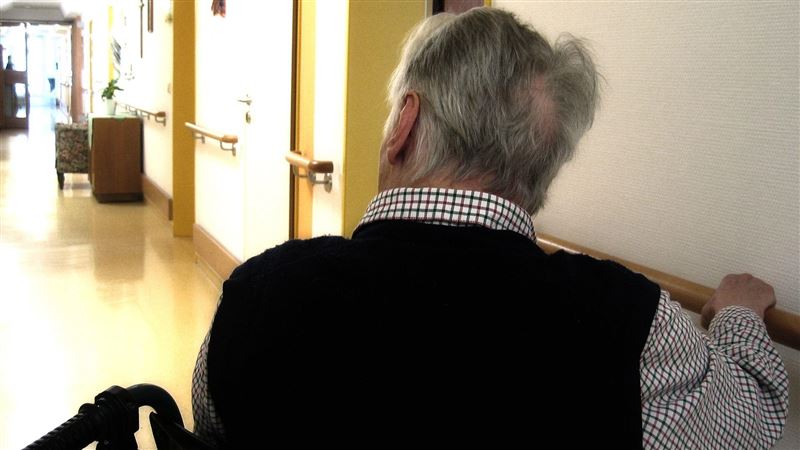 Người đàn ông có tiền, sống trong viện dưỡng lão cao cấp nhưng vì 1 câu nói mà cảm thấy 