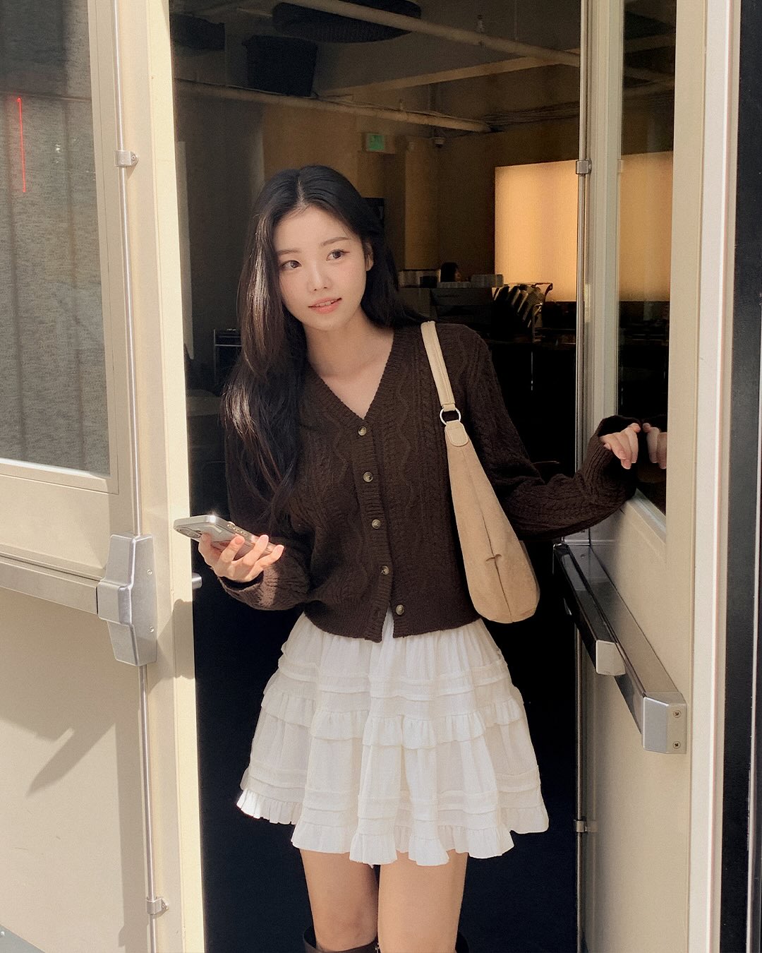 5 Tông màu trang phục tôn da hoàn hảo cho vẻ đẹp thời trang sang trọng - Ảnh 9. 5 Tông màu trang phục tôn da hoàn hảo cho vẻ đẹp thời trang sang trọng - Ảnh 9.