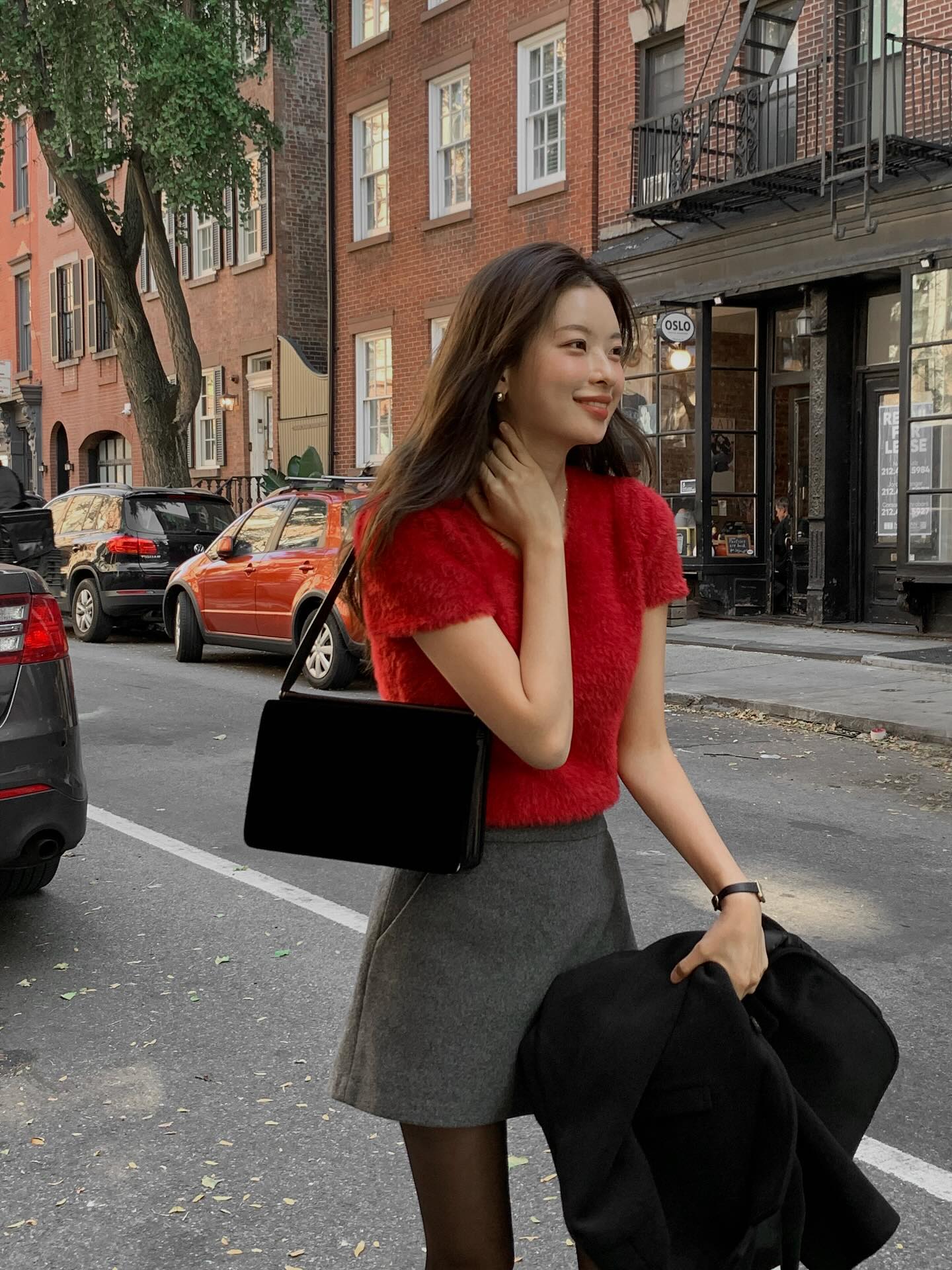 10 Set đồ màu sắc mùa đông giúp nàng nổi bật và thời thượng trong tiết trời lạnh - Ảnh 4. 10 Set đồ màu sắc mùa đông giúp nàng nổi bật và thời thượng trong tiết trời lạnh - Ảnh 4.