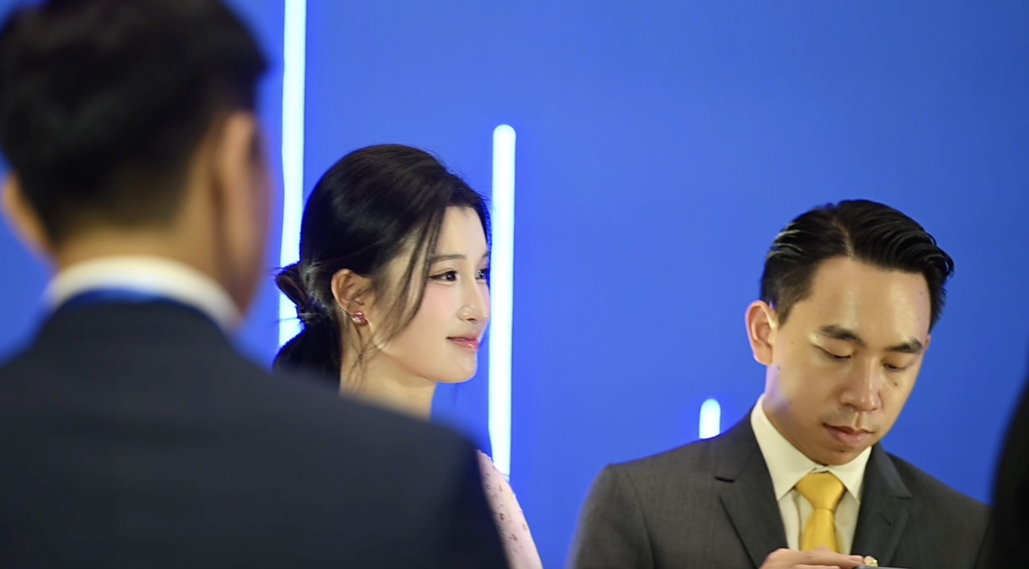 Hậu trường Á hậu Phương Nhi: Sắc đẹp và cuộc sống Hạnh phúc bên Minh Hoàng - Ảnh 9. Hậu trường Á hậu Phương Nhi: Sắc đẹp và cuộc sống Hạnh phúc bên Minh Hoàng - Ảnh 9.