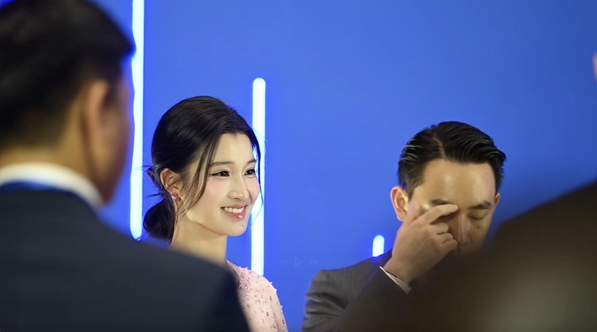 Hậu trường Á hậu Phương Nhi: Sắc đẹp và cuộc sống Hạnh phúc bên Minh Hoàng - Ảnh 6. Hậu trường Á hậu Phương Nhi: Sắc đẹp và cuộc sống Hạnh phúc bên Minh Hoàng - Ảnh 6.