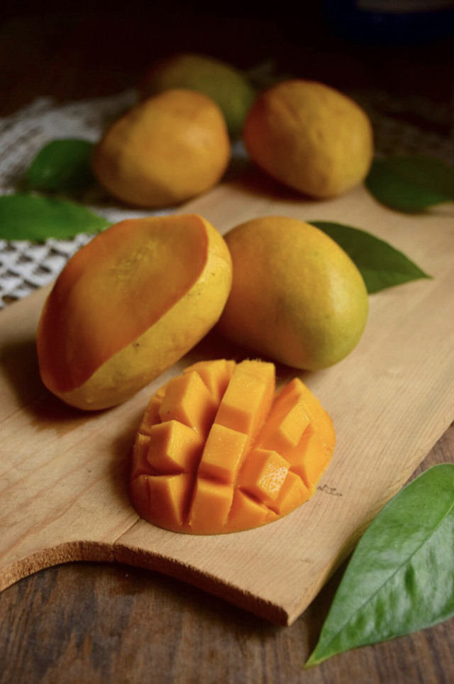 Gọt xoài thấy nhiều đường 