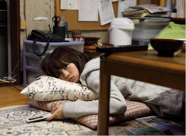 Một kiểu ĂN BÁM mới đang lan rộng - Con cái học cao nhưng cha mẹ lo sốt vó: 