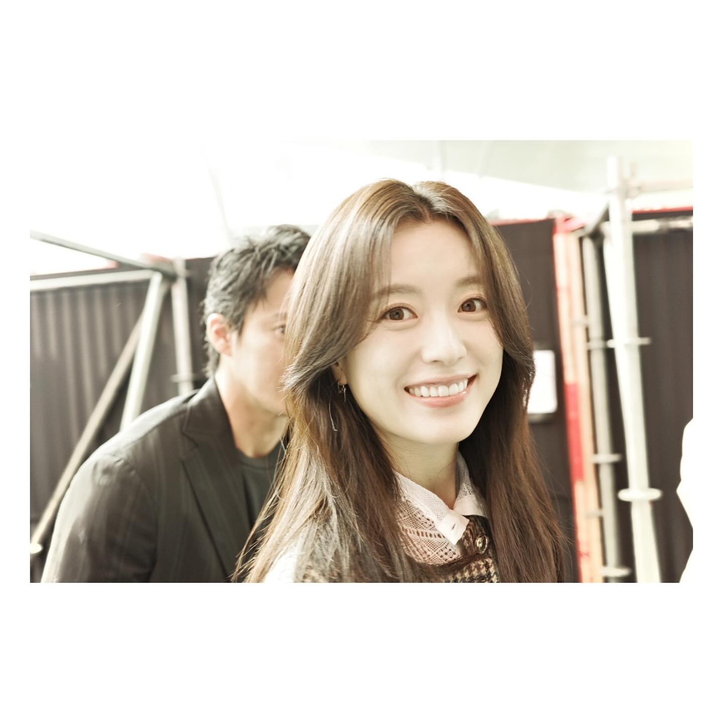 5 mỹ nhân lệch chuẩn mặt V-line vẫn đẹp rụng rời: Song Hye Kyo, Kim Ji Won đều góp mặt- Ảnh 20. 5 mỹ nhân lệch chuẩn mặt V-line vẫn đẹp rụng rời: Song Hye Kyo, Kim Ji Won đều góp mặt- Ảnh 20.