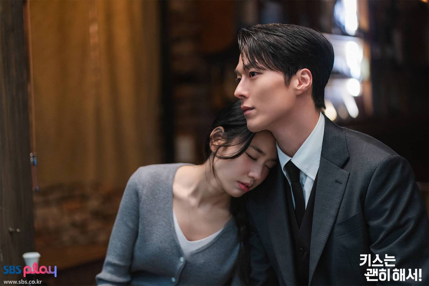 Hậu trường phim Dynamite Kiss: Khám phá bí mật và cảm xúc từ cặp đôi chính - Ảnh 6. Hậu trường phim Dynamite Kiss: Khám phá bí mật và cảm xúc từ cặp đôi chính - Ảnh 6.