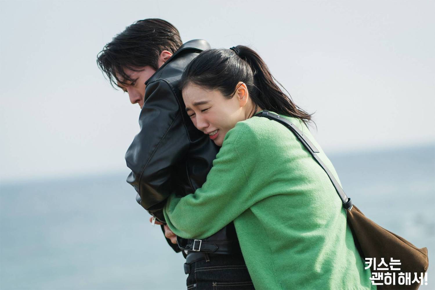 Hậu trường phim Dynamite Kiss: Khám phá bí mật và cảm xúc từ cặp đôi chính - Ảnh 2. Hậu trường phim Dynamite Kiss: Khám phá bí mật và cảm xúc từ cặp đôi chính - Ảnh 2.