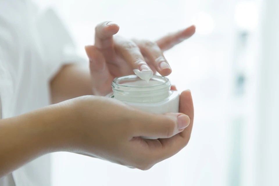 Đình chỉ lưu hành 4 lọai mỹ phẩm do sai lệch công thức và nhãn mác - Ảnh 1.