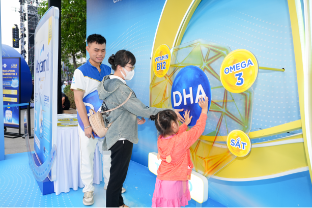 Hiền Thục, Phương Mỹ Chi, Bùi Công Nam xuất hiện tại đêm nhạc thuộc chuỗi sự kiện Vũ trụ dưỡng chất One Aptamil - Ảnh 3. Hiền Thục, Phương Mỹ Chi, Bùi Công Nam xuất hiện tại đêm nhạc thuộc chuỗi sự kiện Vũ trụ dưỡng chất One Aptamil - Ảnh 3.