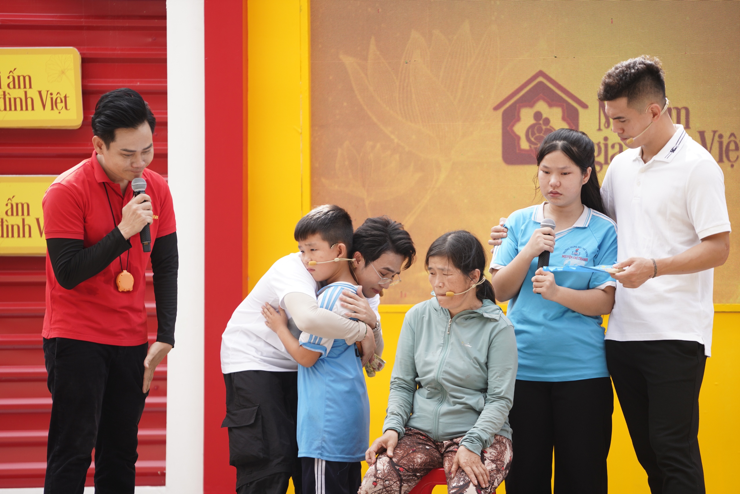 Mái ấm gia đình Việt: Hành trình nhân văn của tập đoàn Hoa Sen - Ảnh 4. Mái ấm gia đình Việt: Hành trình nhân văn của tập đoàn Hoa Sen - Ảnh 4.