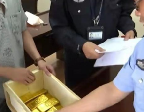 Người đàn ông kiện hãng hàng không mất 25kg vàng ký gửi nhưng bị từ chối bồi thường - Ảnh 2. Người đàn ông kiện hãng hàng không mất 25kg vàng ký gửi nhưng bị từ chối bồi thường - Ảnh 2.